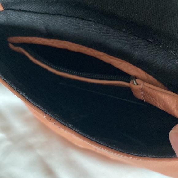 Day and Mood crossbody purse. Color Tan. - Picture 9 of 12
